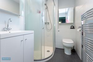 En-suite- click for photo gallery